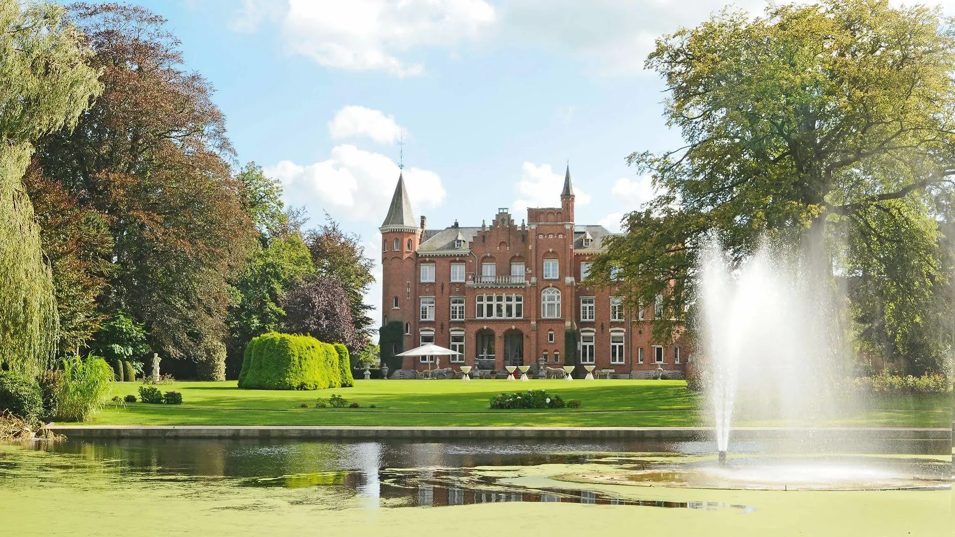 Hotel Lodewijk Van Male contacts